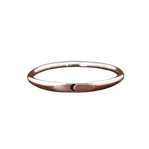 Bague en argent sterling 925 minimaliste et délicate de 2mm Style de chevalière légère Croissant de lune gravé plaqué rhodium Fine - Product Image 1