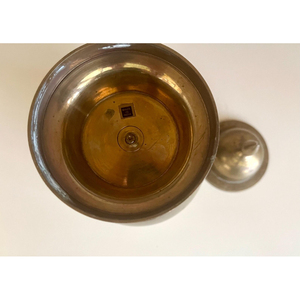 Juego de 2 jarrones y floreros de diseño único y elegante, hechos de metal de alta calidad con acabado dorado brillante y pulido. - Product Image 3
