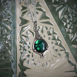 Collier pendentif en laiton artisanal avec pierre verte, style vintage, bijoux ethniques bohèmes, bijoux en laiton faits à la main, cadeau pour femmes - Product Image 2