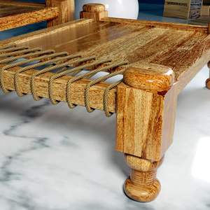 Plateau en bois couleur brun naturel, idéal pour la restauration, disponible pour le service et la décoration, parfait pour les hôtels. - Product Image 4