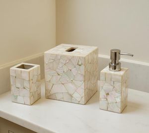 Ensemble d'accessoires de salle de bain modernes en nacre pour hôtel, complexe hôtelier, spa, appartement et salle de bain contemporaine - Product Image 6