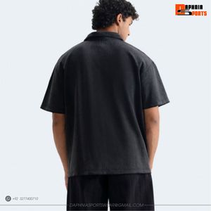 Polo de manga corta negro para hombre de alta calidad con estampado gráfico digital gris, corte regular, camisa informal para unisex - Product Image 2