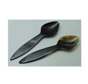 Juego de 2 servidores de ensalada ecológicos de cuerno, cucharas hechas a mano con cuerno natural de búfalo a precio de fábrica. - Product Image 4