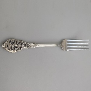 Fourchette à manche floral embossé en acier inoxydable pour restaurant et hôtel, prix de gros - Product Image 2