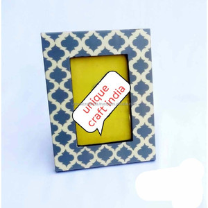 Cadre photo en bois fait main avec motif rayé vert, décoration d'intérieur contemporaine artisanale de designer pour table - Product Image 5