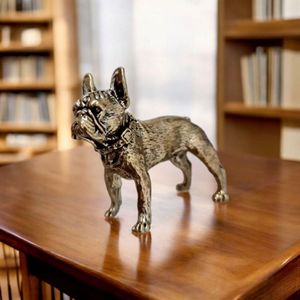 Statue de chien élégante en laiton pour centre de table décoratif, ornement de table et d'étagère pour salon - Product Image 1