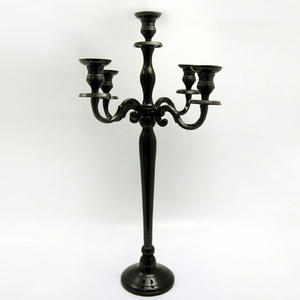 Candelabro de aluminio negro de tendencia Candelabro hecho a mano de 5 cabezas para decoración de bodas en precio al por mayor - Product Image 1