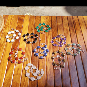 กำไลข้อมือประดับพลอยหลากสีทรงปริซึม งานแฮนด์เมด ทองเหลืองรูปไข่ คริสตัลเชื่อมต่อกัน สไตล์โบฮีเมียน เครื่องประดับสำหรับทุกเพศ เหมาะสำหรับงานปาร์ตี้ - Product Image 1