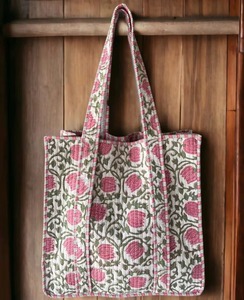 Bolso Tote Boho Floral Acolchado con Bordado de Algodón Hecho a Mano con Cierre Abierto para Mujer - Product Image 3