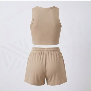 Conjunto de 2 piezas para mujer, top corto sin mangas acanalado y pantalones cortos por encima de la rodilla, color sólido, informal, para primavera y verano - Product Image 2