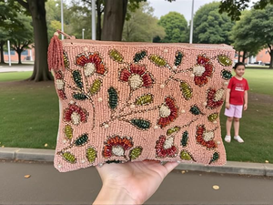 Pochette rectangulaire légère en tissu floral brodé de perles faite à la main avec chaîne détachable pour mariages/événements du soir - Product Image 5