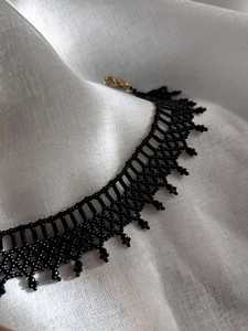 Collier ras-de-cou fait main noir à pampilles perlées pour femme, bijou vintage de soirée, pièce maîtresse, par UO INDIA - Product Image 5