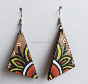 Pendientes colgantes de madera y resina hechos a mano, diseño floral con concha de perla y acentos de ratán para mujer, gran oferta - Product Image 2