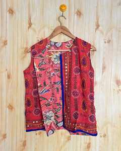 Gilet brodé Phulkari fait main, veste traditionnelle punjabi bohème pour femmes, style vintage, veste brodée Phulkari - Product Image 1