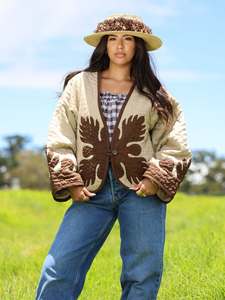 Chaqueta Hawaiana Acolchada con Apliques de Hojas Tropicales para Mujer, Manga Larga, Cuello en V con un Solo Botón, Color Crema Marrón, Estilo Boho, Hecha a Mano - Product Image 6