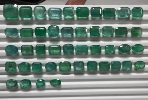 อัญมณีแบบหลวมสีเขียวมรกตธรรมชาติตัดเป็นเหลี่ยมเพชรพลอยสีเขียวสำหรับทำเครื่องประดับ - Product Image 3