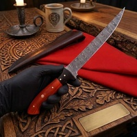 Couteau à fileter artisanal en acier Damas d'A&M Enterprises avec manche en bois de rose, bolster noir et étui en cuir assorti – Couteaux de chasse