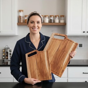 Planche à servir en bois personnalisée, ensemble cadeau de cuisine en bois, ensemble cadeau de planche à découper en bois - Product Image 5