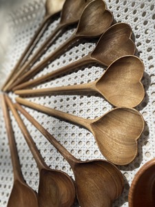 Cuillère de cuisine en bois artisanale du Vietnam pour les collections d'articles de cuisine, les restaurants, les cafés, l'usage domestique et la vente en gros - Product Image 3