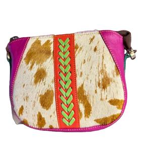 Bolso bohemio de cuero de vaca reciclado hecho a mano para mujer con cremallera impresa hecho en La India para viajes de verano - Product Image 3