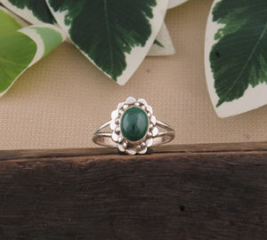 แหวนเงินแท้ 925 ประดับมรกตทรงกลม งานแฮนด์เมด สไตล์โบโฮคลาสสิก เรียบหรู แหวนเดี่ยว รับรองโดยเจไพร์ เหมาะสำหรับทั้งชายและหญิง ใช้ในงานแต่งงาน - Product Image 1