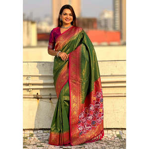 Sari Patola en tissu pur vert Elite Weaves, tissé Zari, avec des tissages contrastés, vêtements indiens et pakistanais, orné de motifs Mehendi - Product Image 1