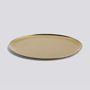 Assiette de présentation élégante, adaptée aux événements intérieurs et extérieurs. Assiette de présentation en métal de haute qualité pour usage en restaurant. - Product Image 2