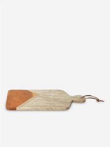 Tabla de cortar de mármol de alta gama con acabado de piedra natural hecha a mano y superficie duradera resistente a los arañazos para chefs caseros. - Product Image 1