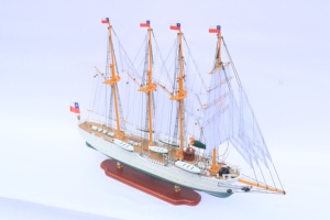Maqueta de Barco de Vela de Madera Hecha a Mano - Buque de Entrenamiento de 4 Mástiles, Modelo a Escala para Decoración de Hogar u Oficina, Esmeralda - Product Image 3