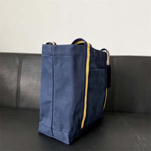 Sac fourre-tout en toile extra large personnalisé avec logo et motif lettres, robuste et réutilisable pour les courses, avec poignée d'épaule - Product Image 2