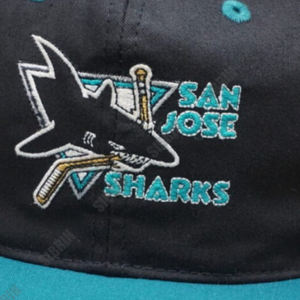 Sibrin Personaliza: Camiseta Deportiva Unisex Premium Ecológica con Bordado 3D del Logotipo de los San Jose Sharks, Transpirable y que Absorbe la Humedad - Product Image 4