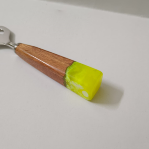 Ouvre-bouteille unique, écologique et durable en bois, résine et acier inoxydable avec poignée, outil de cuisine, accessoire, cadeau - Product Image 6