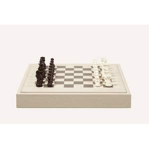 Jeu d'échecs en cuir minimaliste de style nordique, ensemble d'échecs moderne noir et blanc, jeu de table décoratif, pièces d'échecs en résine/métal - Product Image 2