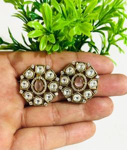 Boucles d'oreilles clous rondes Polki roses de luxe plaquées or, bijoux de mode traditionnels indiens pour mariages et fêtes, pour femmes - Product Image 1