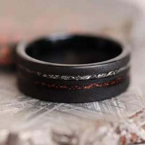 Anillo de Acero de Damasco con Incrustaciones de Madera de Barril de Whisky, Anillo de Boda para Hombre, Patrón Único de Vetas de Madera, Ajuste Cómodo, Joyería para Novio - Product Image 2