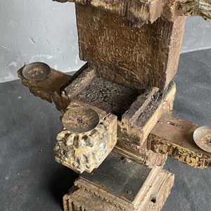 Candelabro de Madera Tallado a Mano con Forma de Caballo, Estilo Indio Antiguo, Decorativo y Vintage - Product Image 3