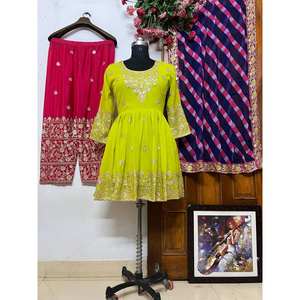 Ensemble haut-bas et dupatta en mousseline de soie pour soirée, manches trois-quarts - Product Image 1