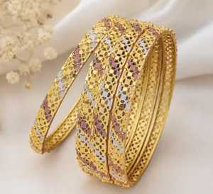 Vente en gros MN EXPORTS Bracelet en laiton pour femme, imitation perle classique, fait main, vintage, bijoux ethniques traditionnels pour mariage - Product Image 1
