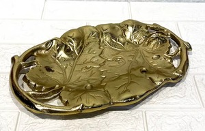 Plateau décoratif plaqué or, forme irrégulière, motif floral, design traditionnel, emballage individuel - Product Image 3
