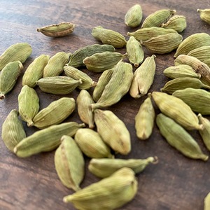 Cardamomo Verde Natural en Cápsulas Enteras Aromáticas, Cuidadosamente Recogidas, con una Rica Fragancia, Apariencia Limpia, Listas para Exportar, Especias de Primera Calidad - Product Image 6