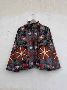 Chaqueta de terciopelo Suzani bordada a mano |   Abrigo Étnico Bohemio - Product Image 2