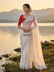 Sari Royal Fendy Sartin scintillant avec une magnifique bordure artisanale du Jharkhand et un chemisier à motif contrastant rouge sur le col - Product Image 4