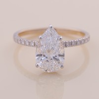 Bague de fiançailles et de mariage en or 18 carats avec halo caché en diamant de laboratoire de forme poire certifié IGI et bande pavée