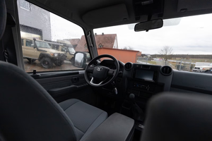Toyota Land Cruiser GRJ 79DC VX LIM Facelift 2025 Pickup Double Cabine Véhicule utilitaire tout-terrain diesel 4x4 robuste - Product Image 3