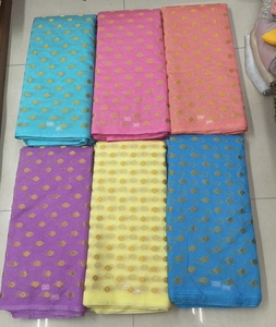 ผ้าแจ็คการ์ดเนื้อเบาเคลือบ PA แบบไม่เย็บตะเข็บ ลายชนเผ่า สำหรับตัดชุดส่าหรี ผ้าคลุมไหล่ ขายส่ง - Product Image 1