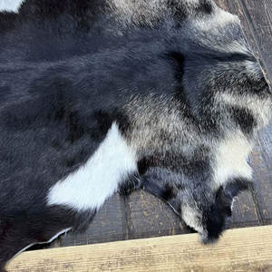 Tapis en cuir de vache véritable fait main de qualité supérieure, tapis en peau de vache authentique pour la décoration intérieure, tapis en cuir de vache naturel authentique - Product Image 1