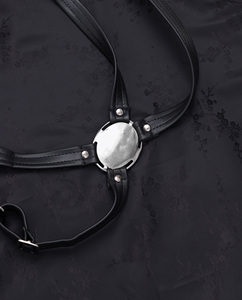 Capa de peluquería de cuero con correas ajustables y bolsillo para uso de barbero - Product Image 5