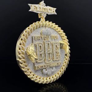 Colgante Urbano Premium para Hombre, Chapado en Oro Rosa, con Diamantes Esmerilados, Estilo Hip Hop - Product Image 1