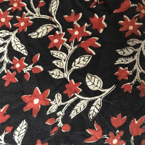 Tissu en coton imprimé à la main avec un motif floral rouge sur fond noir - Product Image 3