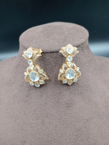 Pendientes Largos con Diseño Floral de Amaira Jewels, Chapados en Oro, Estilo Moderno para Bodas, de la India (Rajasthan) - Product Image 3